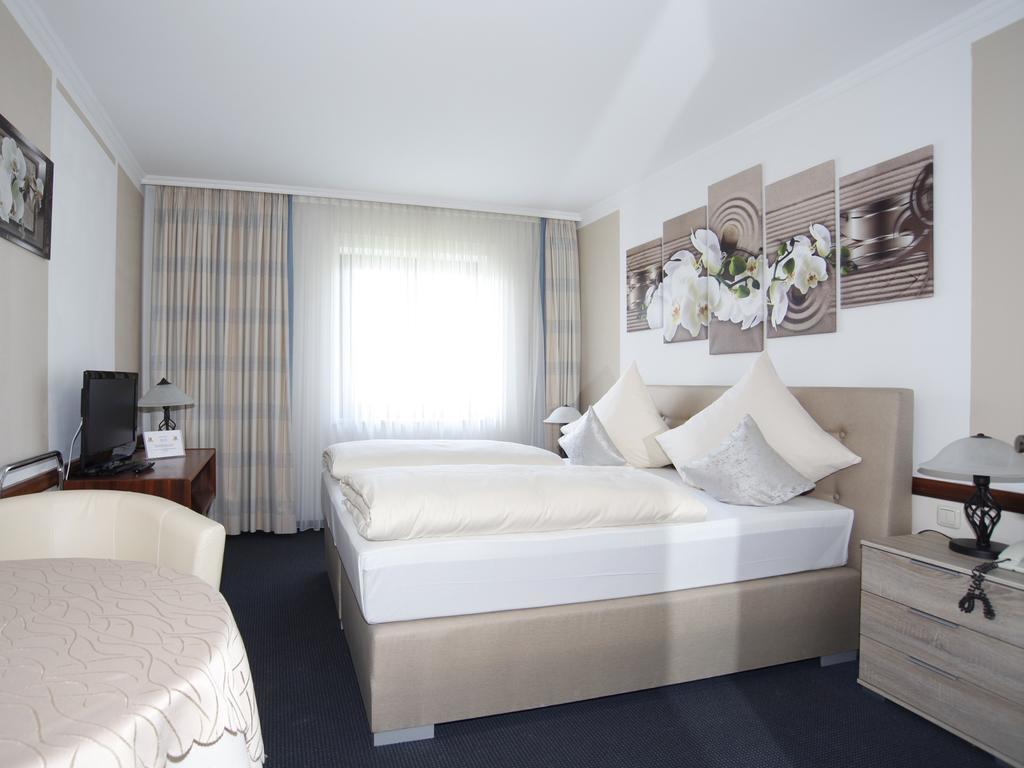 Hotel Garni Zum Gockl Unterföhring Dış mekan fotoğraf